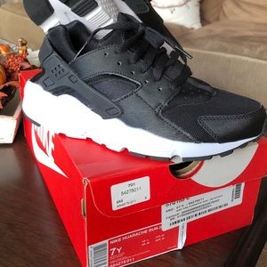 Nike 7Y running shoes